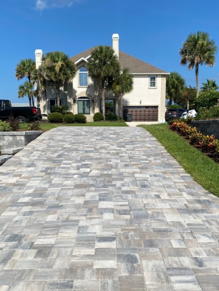 Driveway -material mega old town color : Lions bridge